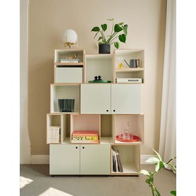 stocubo – Bücherregal mit grünen Türen