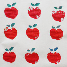 Anleitung: Stoffe bedrucken mit Äpfeln 