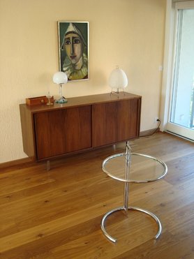 Wohnzimmer mit Eileen Gray Tisch