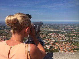 Blick von San Marino auf Rimini