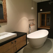 Kunden-Bad mit freistehender Badewanne Como