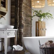 Ein besonders schönes Badezimmer im Landhausstil mit der freistehenden Badewanne Piemont. 