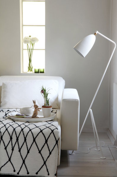 gubi grasshopper weiß und the grid decke