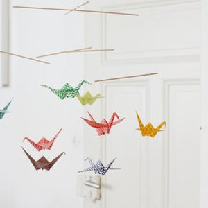 Anleitung: DIY-Mobile mit Origami Kranichen Anleitung: DIY-Mobile mit Origami Kranichen