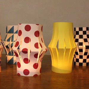 Bunte Papierlaternen als Tischdeko Bunte Papierlaternen als Tischdeko