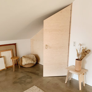 Für Ordnung unter der Dachschräge: In 6 Schritten zur DIY-Multiplextür Für Ordnung unter der Dachschräge: In 6 Schritten zur DIY-Multiplextür