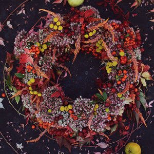 In 4 Schritten zum DIY-Herbstkranz mit Anastasia Benko In 4 Schritten zum DIY-Herbstkranz mit Anastasia Benko