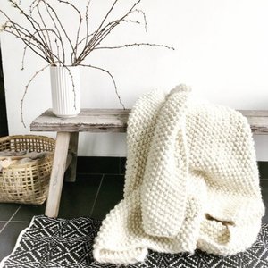 Strick-Anleitung für ein Plaid im Perlmuster Strick-Anleitung für ein Plaid im Perlmuster