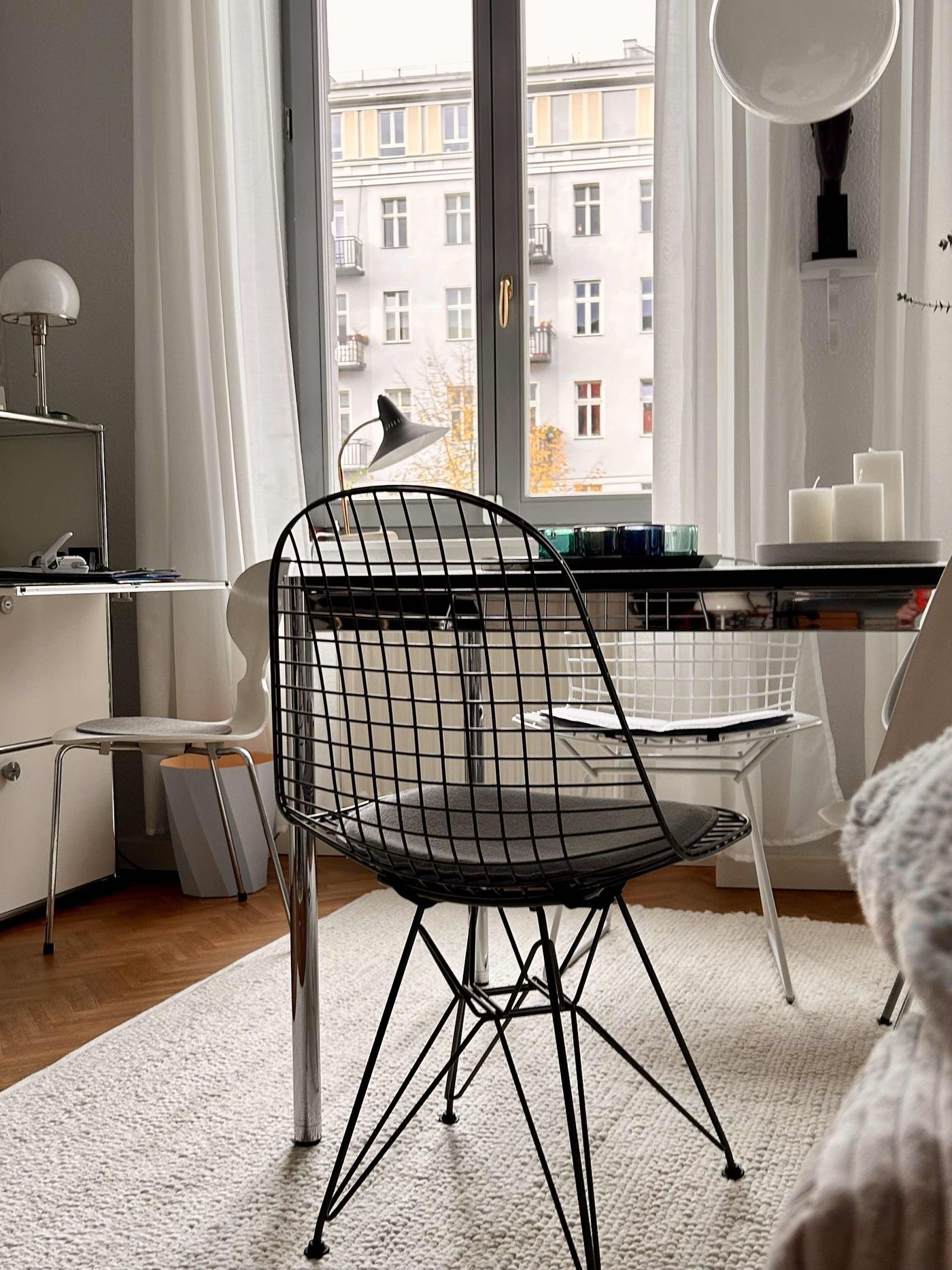 Bertoia Diamond Chair