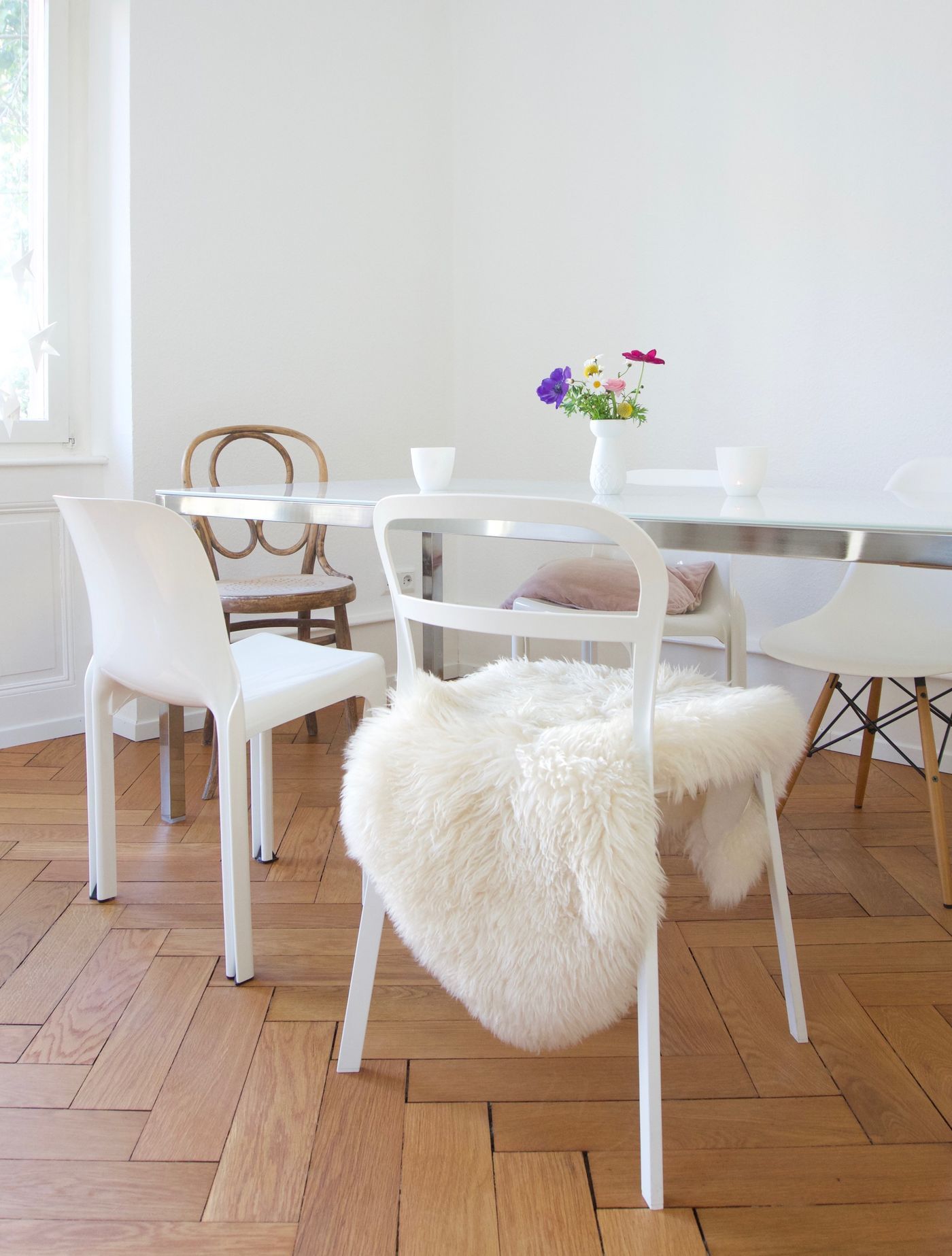 Eames Plastic Side Chair
