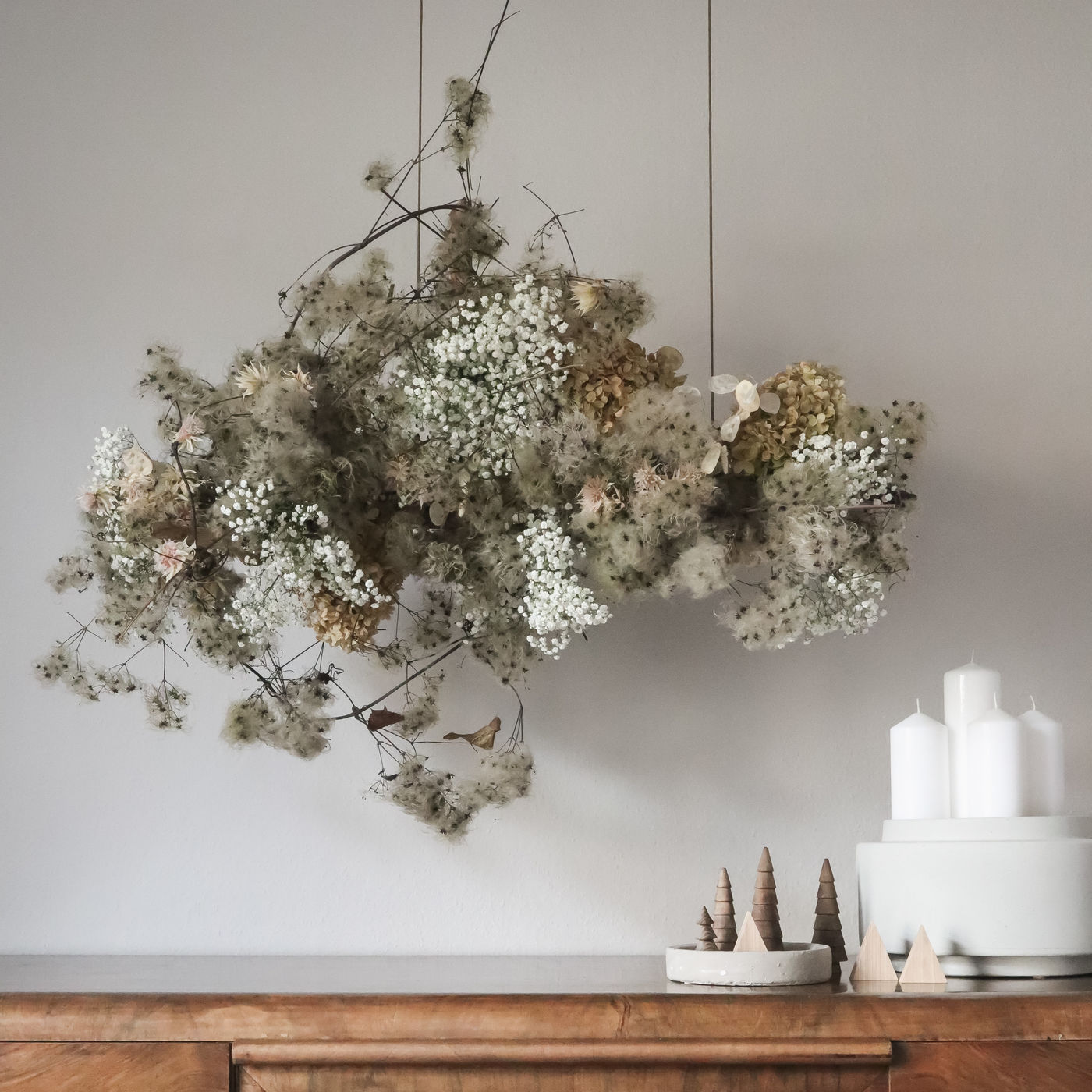 DIY-Anleitung zur winterlichen Trockenblumenwolke