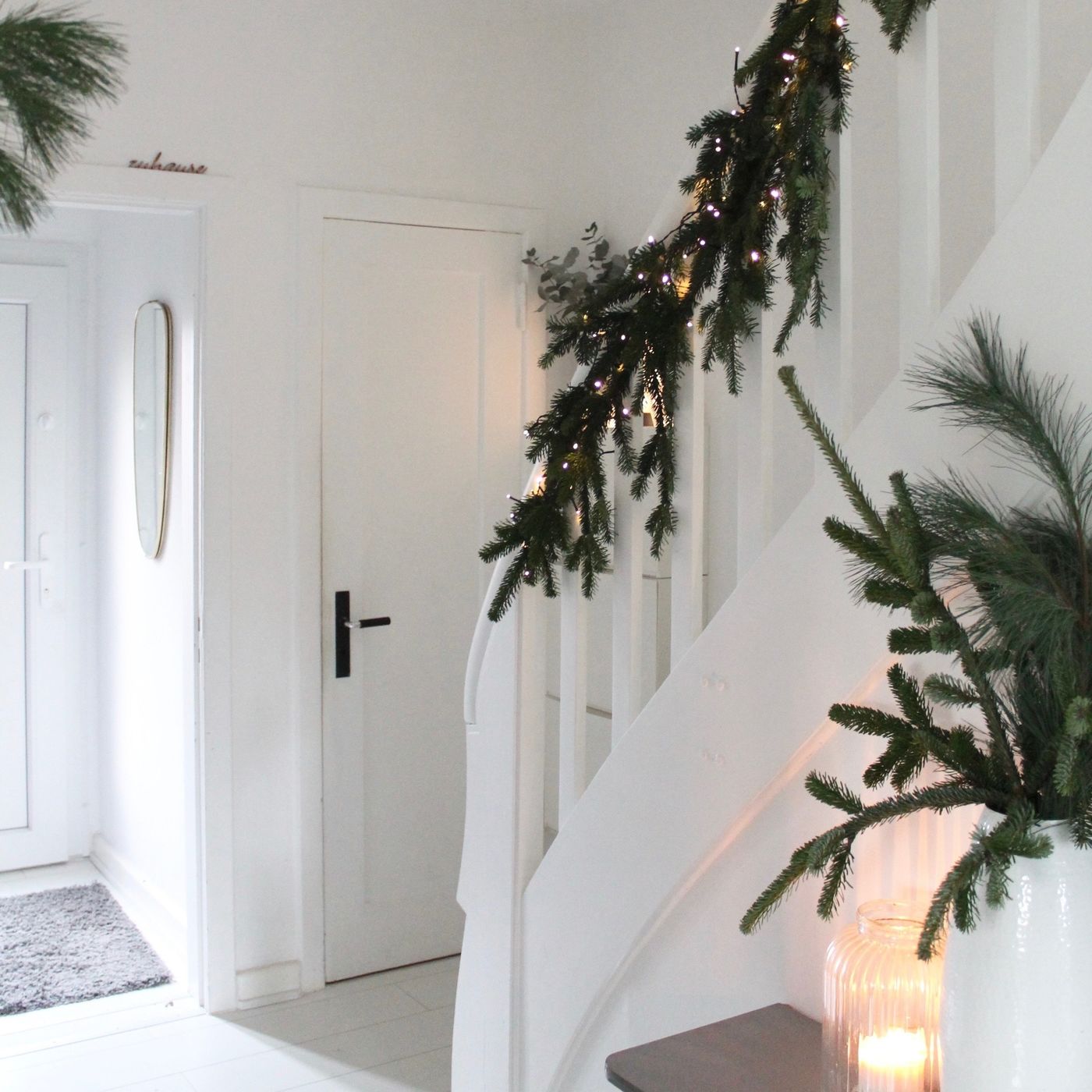 Weihnachtliche DIY-Ideen für Tür, Treppe, Haus und Garten