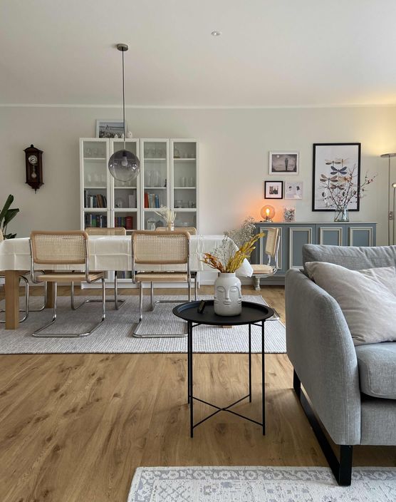 „Alles muss einen festen Platz haben und leicht aufzuräumen sein!“ – Zu Besuch in der minimalistischen Doppelhaushälfte von Imke.Beck nahe der holländischen Grenze „Alles muss einen festen Platz haben und leicht aufzuräumen sein!“ – Zu Besuch in der minimalistischen Doppelhaushälfte von Imke.Beck nahe der holländischen Grenze