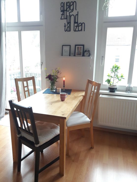 Hier sitzt mir entweder Hier sitzt mir entweder