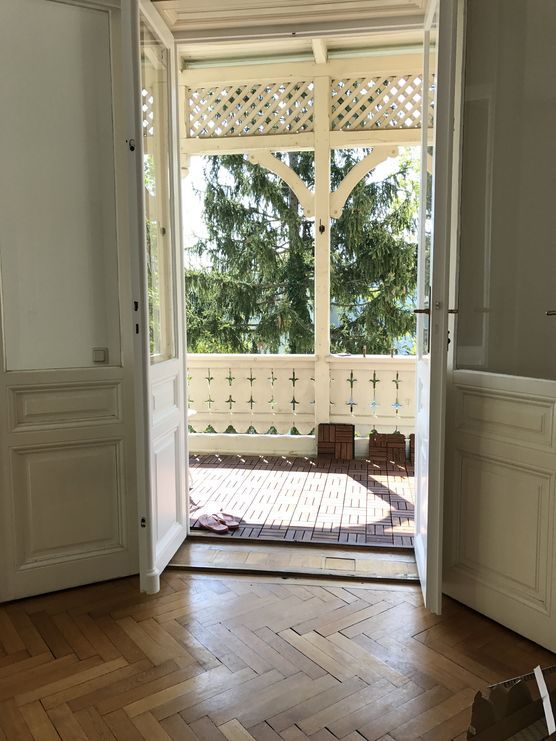 Südseitige Lodgia (beim Einzug im Frühling) Südseitige Lodgia (beim Einzug im Frühling)