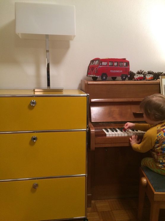 Töchterchen am Klavier... Töchterchen am Klavier...