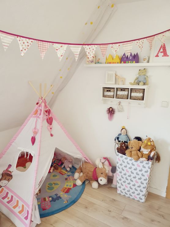 Unsere Kuschelecke im Kinderzimmer Unsere Kuschelecke im Kinderzimmer