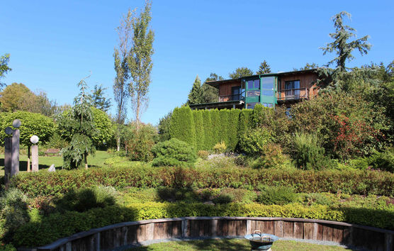 Hier bilden BUSINESS & Hier bilden BUSINESS &