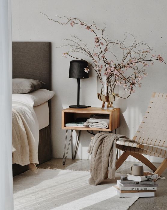 Blütenzweig im Sonnenschein und Blütenzweig im Sonnenschein und