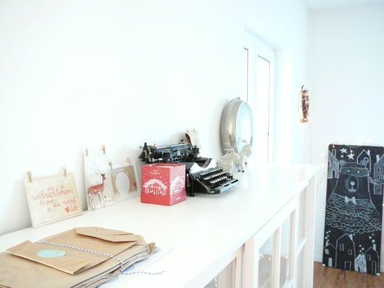 *Weihnachtliche Stimmung auf der Vitrine* *Weihnachtliche Stimmung auf der Vitrine*