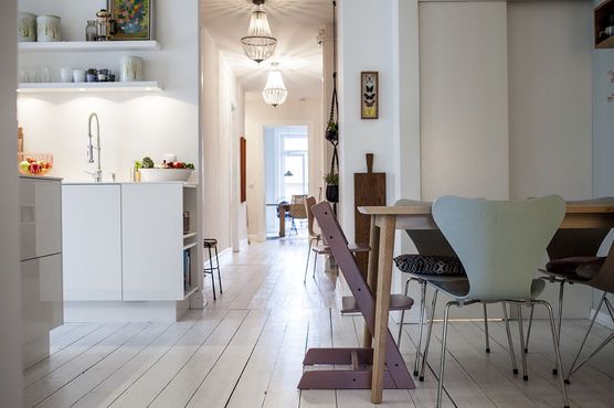 Blick von der Küche in den Flur Blick von der Küche in den Flur