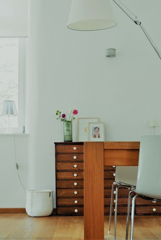 ein Kontrast am Tischende ein Kontrast am Tischende