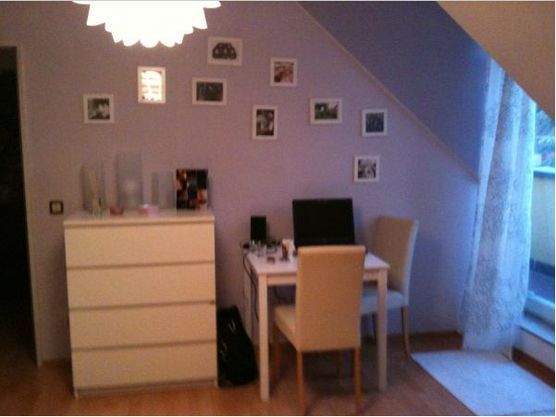Bilderwand ud Mini Tisch Bilderwand ud Mini Tisch