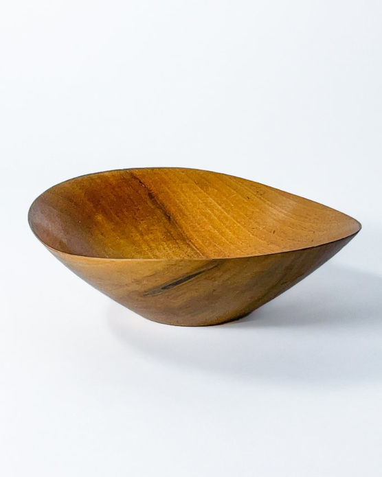 Eine handgearbeitete Schale aus Eine handgearbeitete Schale aus