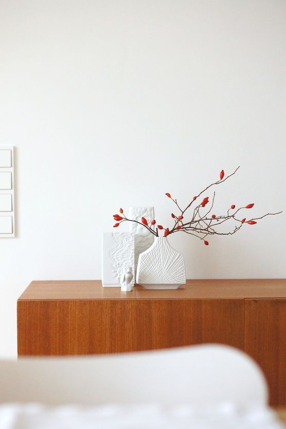 Aus weißen Rosenblüten sind rote Hagebutten geworden - hallo Herbst! Aus weißen Rosenblüten sind rote Hagebutten geworden - hallo Herbst!