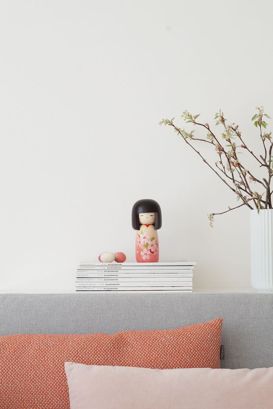 Weitergezogen: Das Kokeshi Püppchen Weitergezogen: Das Kokeshi Püppchen