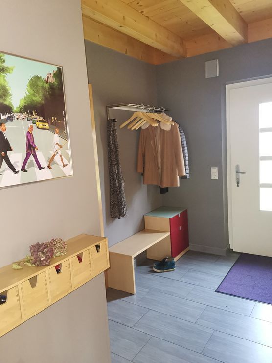 Blick zur Eingangstüre Blick zur Eingangstüre