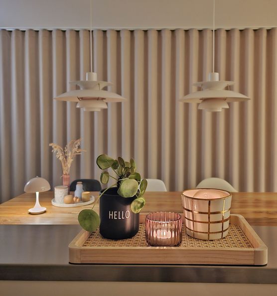 Abends mit Kerzen. Lieblingsstimmung. Abends mit Kerzen. Lieblingsstimmung.