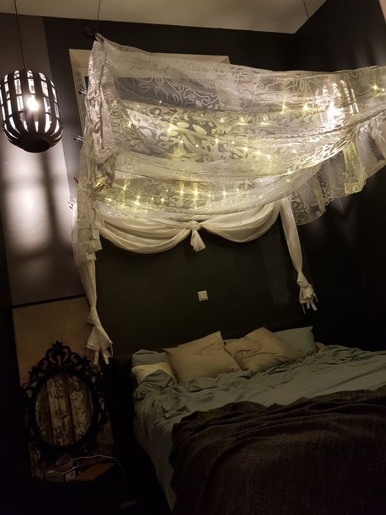 Bettzimmer... dunkle Farben wirken Bettzimmer... dunkle Farben wirken