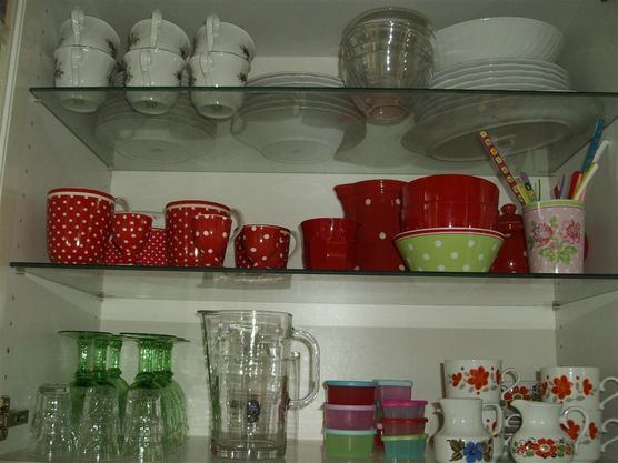 Vitrinenschrank offen Vitrinenschrank offen