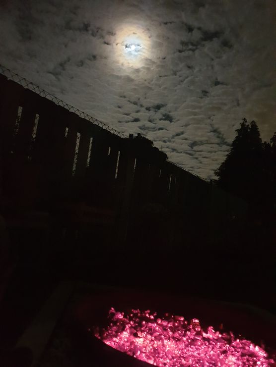 ... Mond und Glut... ... Mond und Glut...