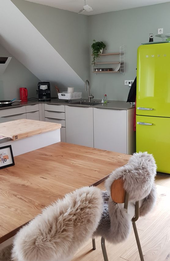 Quietschgrün...
trifft graugrün. Ob es Quietschgrün...
trifft graugrün. Ob es