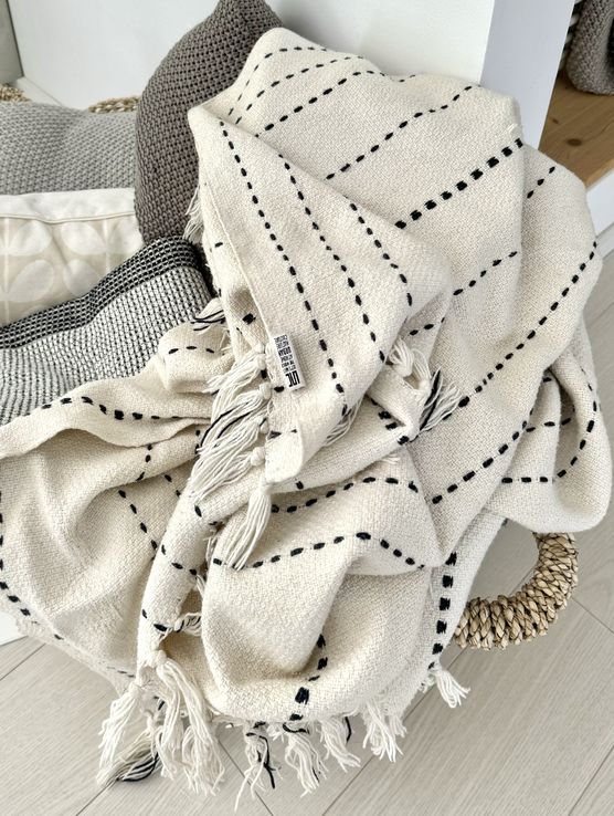 Urban Nature Culture UNC Plaid Decke, wie neu, 49 EUR Urban Nature Culture UNC Plaid Decke, wie neu, 49 EUR