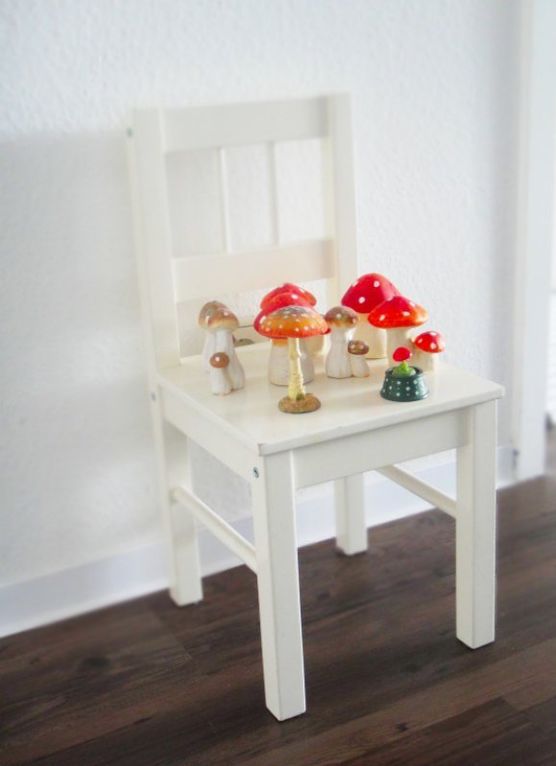 Kinderstuhl mit Pilzen Kinderstuhl mit Pilzen