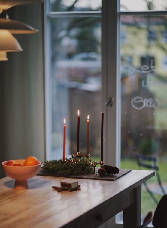 Unser Advenzskranz wird bunt.
In Unser Advenzskranz wird bunt.
In