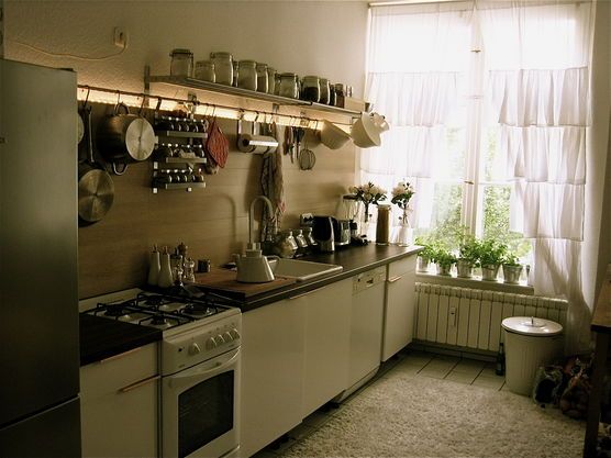 Küche mit Ekby Regalböden als Wandverkleidung Küche mit Ekby Regalböden als Wandverkleidung