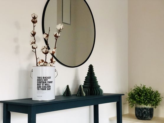 Ein Konsolentisch ein man Ein Konsolentisch ein man