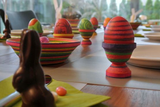 Bunte Osterdeko aus Luftschlangen Bunte Osterdeko aus Luftschlangen