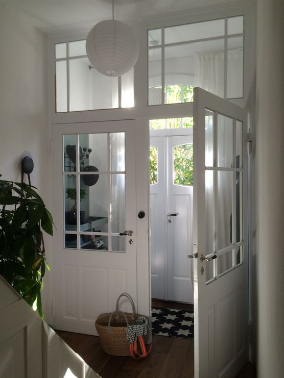 Sonne! Naja... sie versucht zumindest durch die Blätter vom Flieder zu scheinen... Sonne! Naja... sie versucht zumindest durch die Blätter vom Flieder zu scheinen...