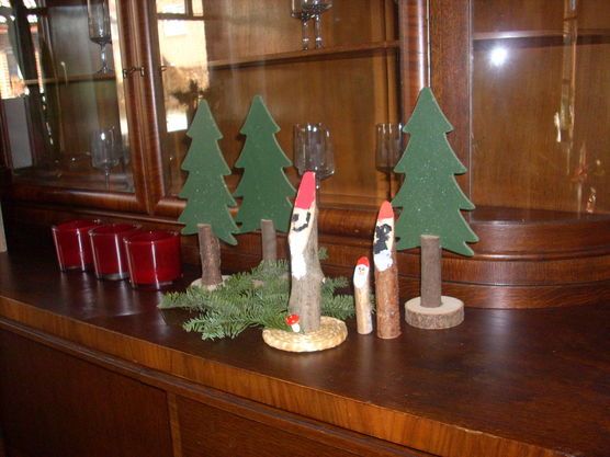 Weihnachtsdeko auf unserem neuen alten Schrank Weihnachtsdeko auf unserem neuen alten Schrank