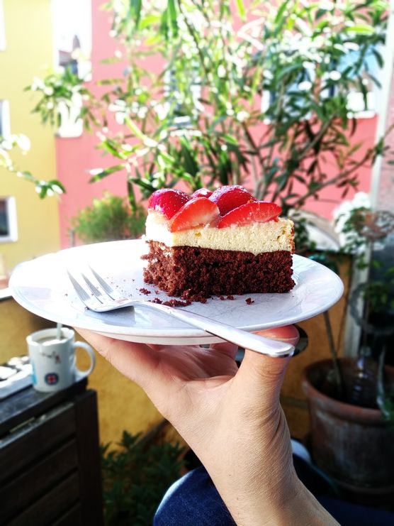 Balkon, Sonne, Kuchen. So Balkon, Sonne, Kuchen. So