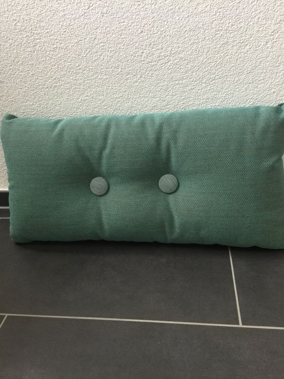 Hay Kissen dot Hay Kissen dot