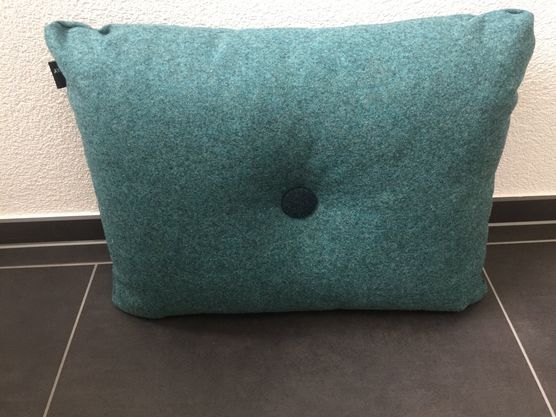 Hay Kissen dot Hay Kissen dot