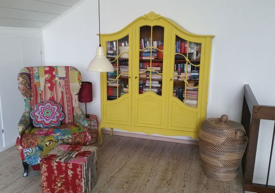 Wohnzimmer Bücherschrank Vitrine in GELB! Wohnzimmer Bücherschrank Vitrine in GELB!