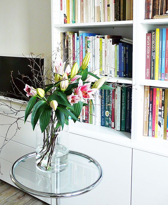 Die Bücherwand... Die Bücherwand...