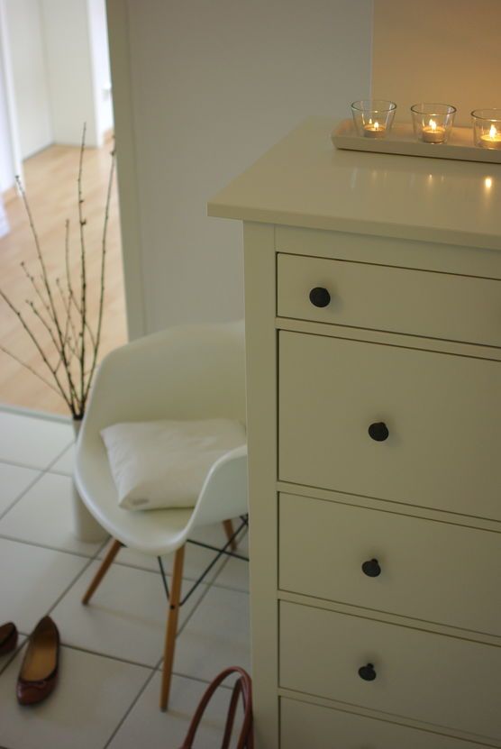 Kerzen auf der Kommode Kerzen auf der Kommode